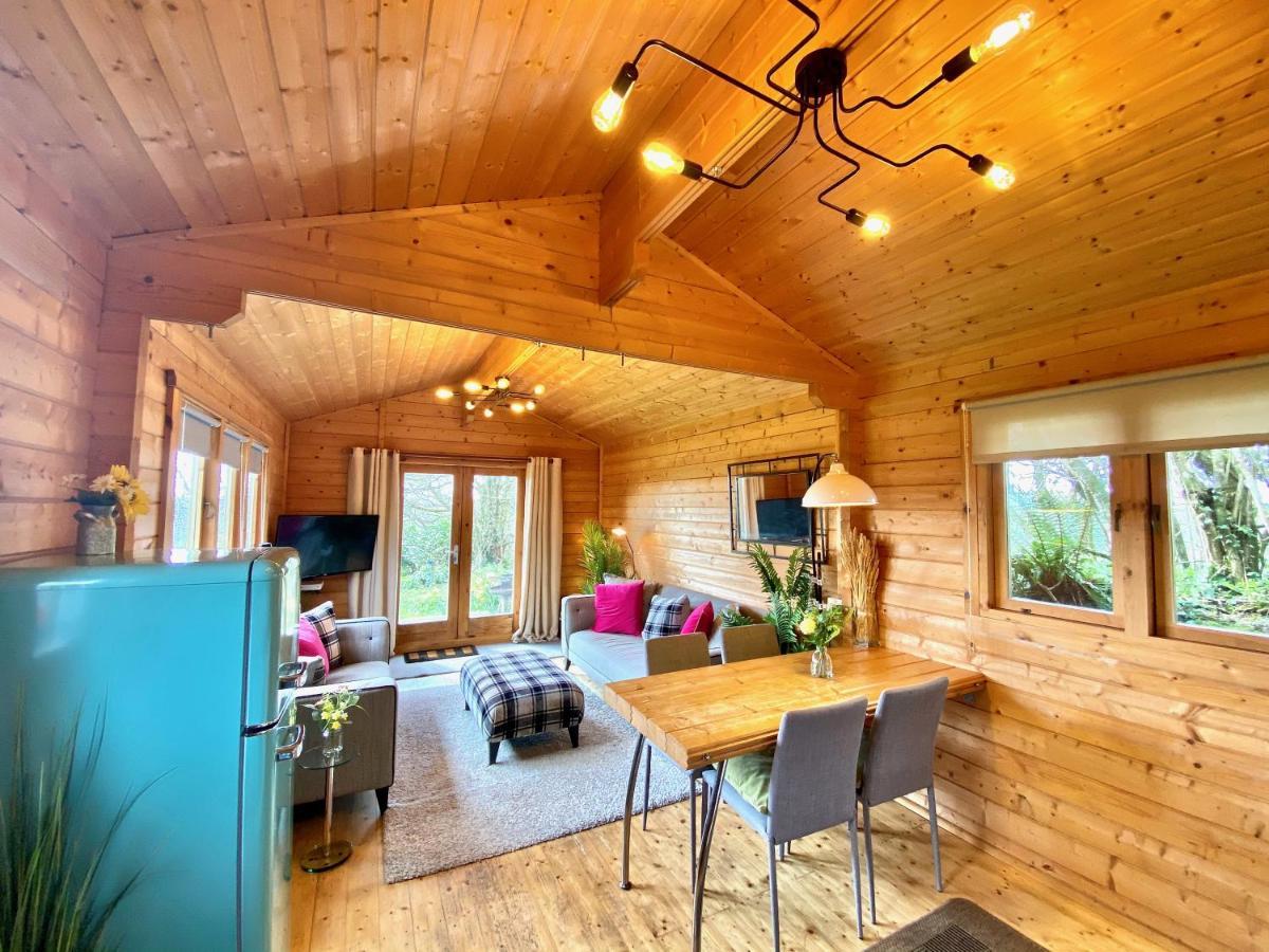 Yealm Cabin Self Catering Log Cabin In Devon With Hot Tub プリマス エクステリア 写真