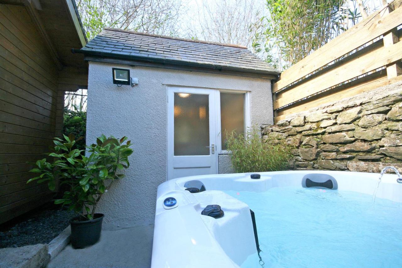 Yealm Cabin Self Catering Log Cabin In Devon With Hot Tub プリマス エクステリア 写真