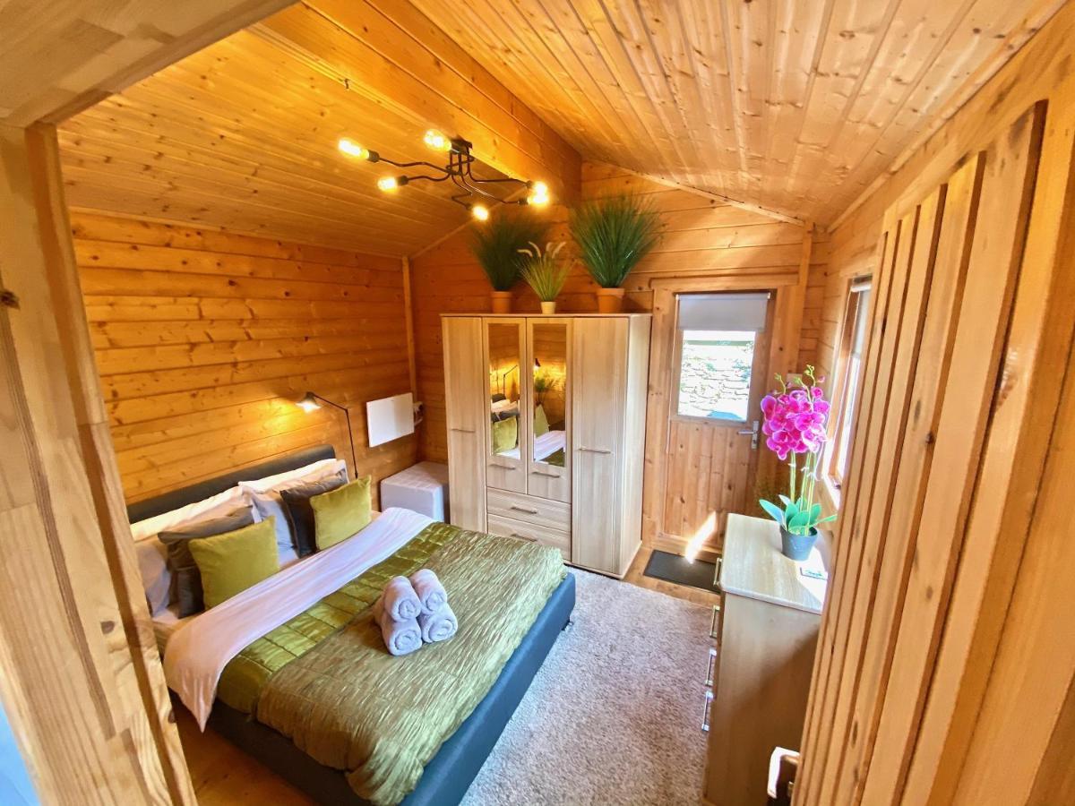 Yealm Cabin Self Catering Log Cabin In Devon With Hot Tub プリマス エクステリア 写真
